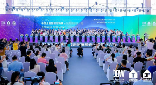 跨界打劫？成品家具企业集体转型定制家居！