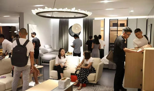 跨界打劫？成品家具企业集体转型定制家居！